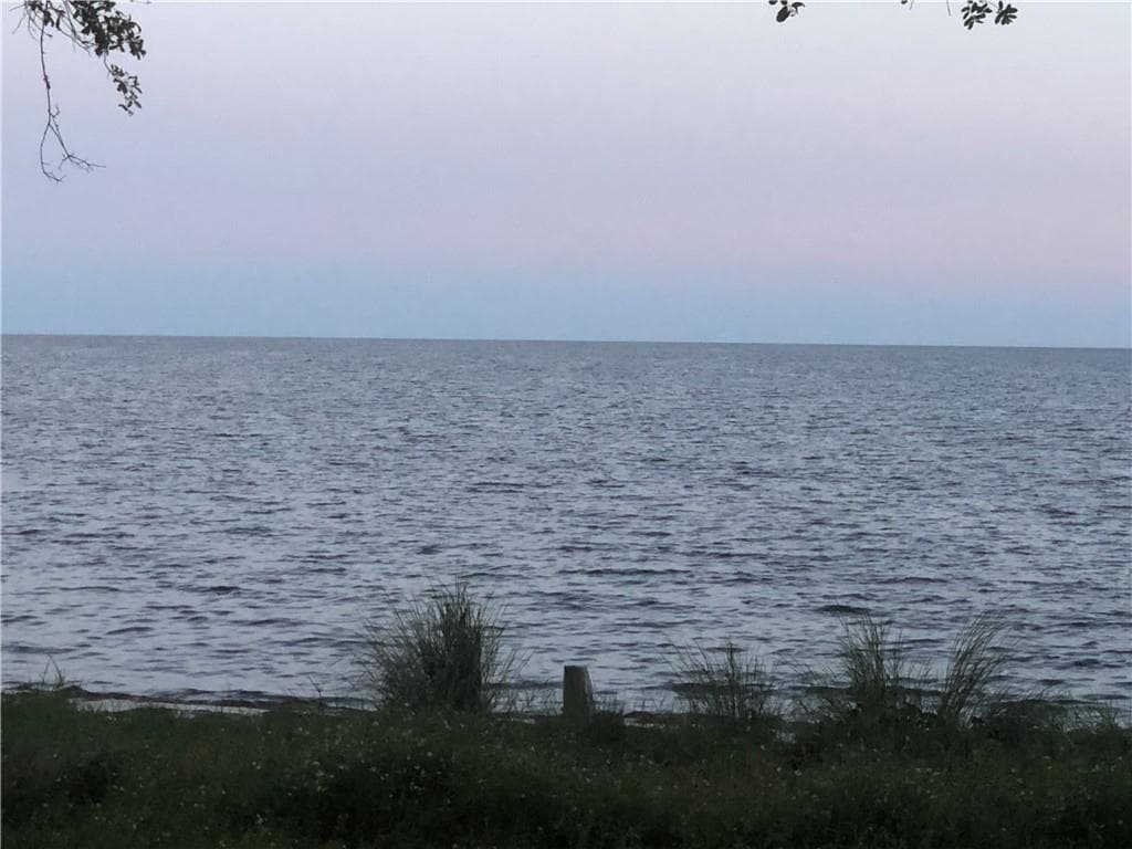 4 bedroom, 3 bathroom, 2,700 sq ft single family residence under contract at 3077 Hwy 98 East, Carrabelle, FL 32322 — photo 2