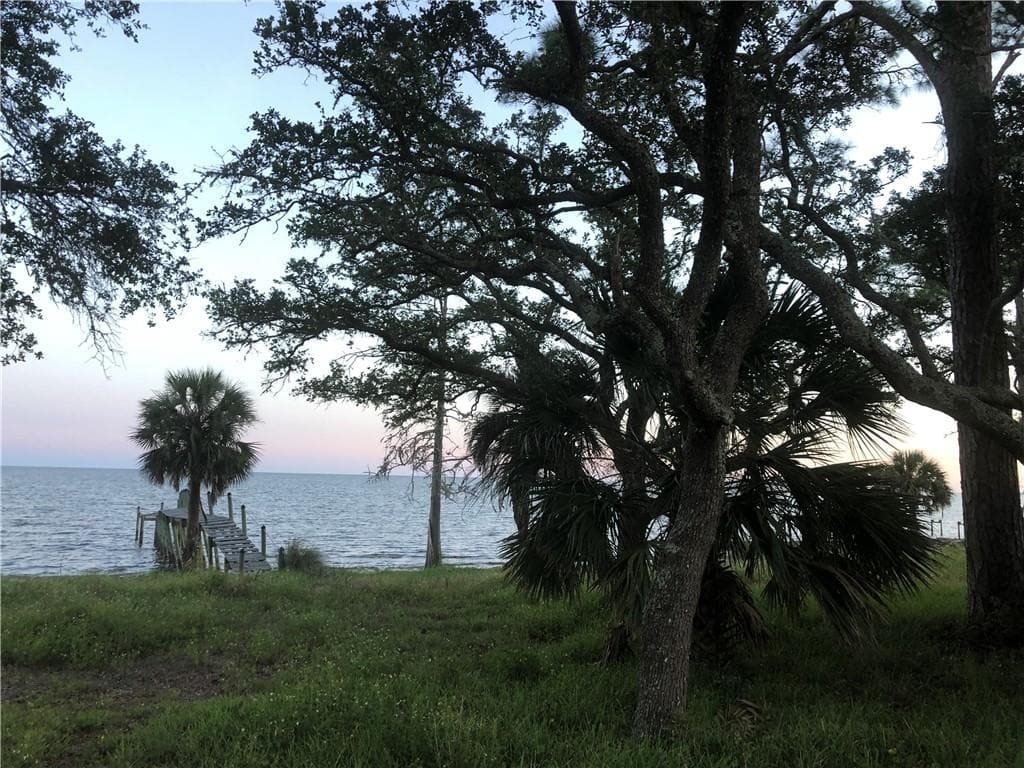 4 bedroom, 3 bathroom, 2,700 sq ft single family residence under contract at 3077 Hwy 98 East, Carrabelle, FL 32322 — photo 3