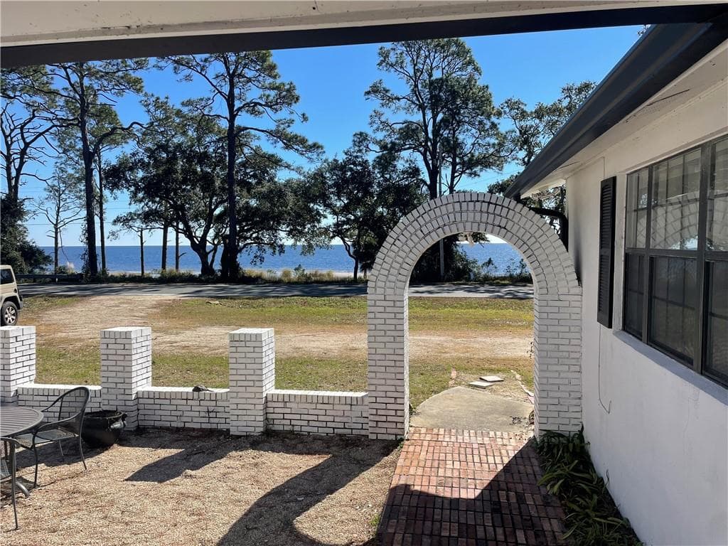 4 bedroom, 3 bathroom, 2,700 sq ft single family residence under contract at 3077 Hwy 98 East, Carrabelle, FL 32322 — photo 4