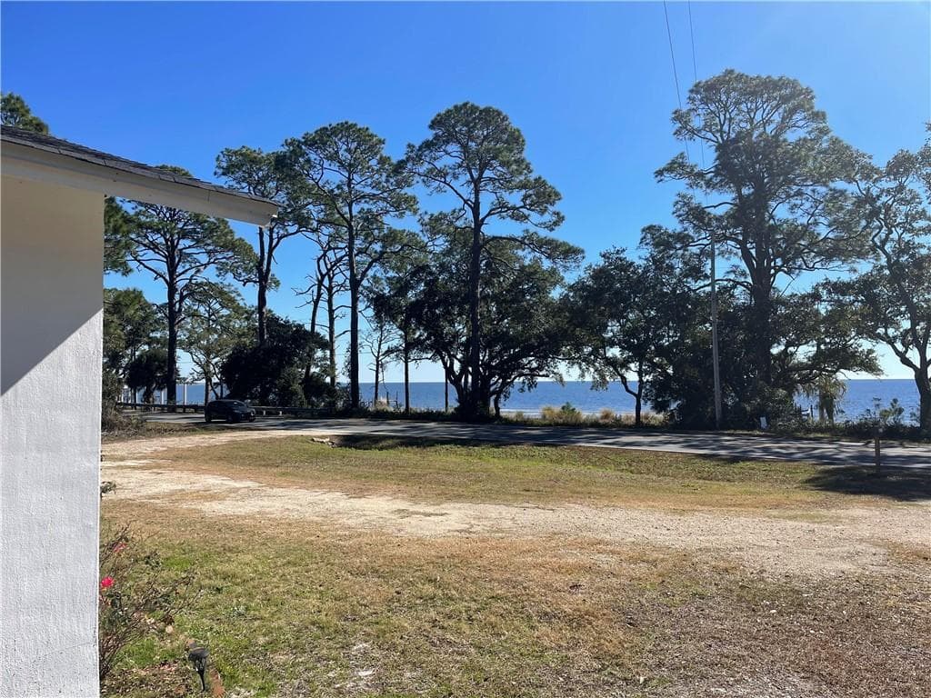 4 bedroom, 3 bathroom, 2,700 sq ft single family residence under contract at 3077 Hwy 98 East, Carrabelle, FL 32322 — photo 5