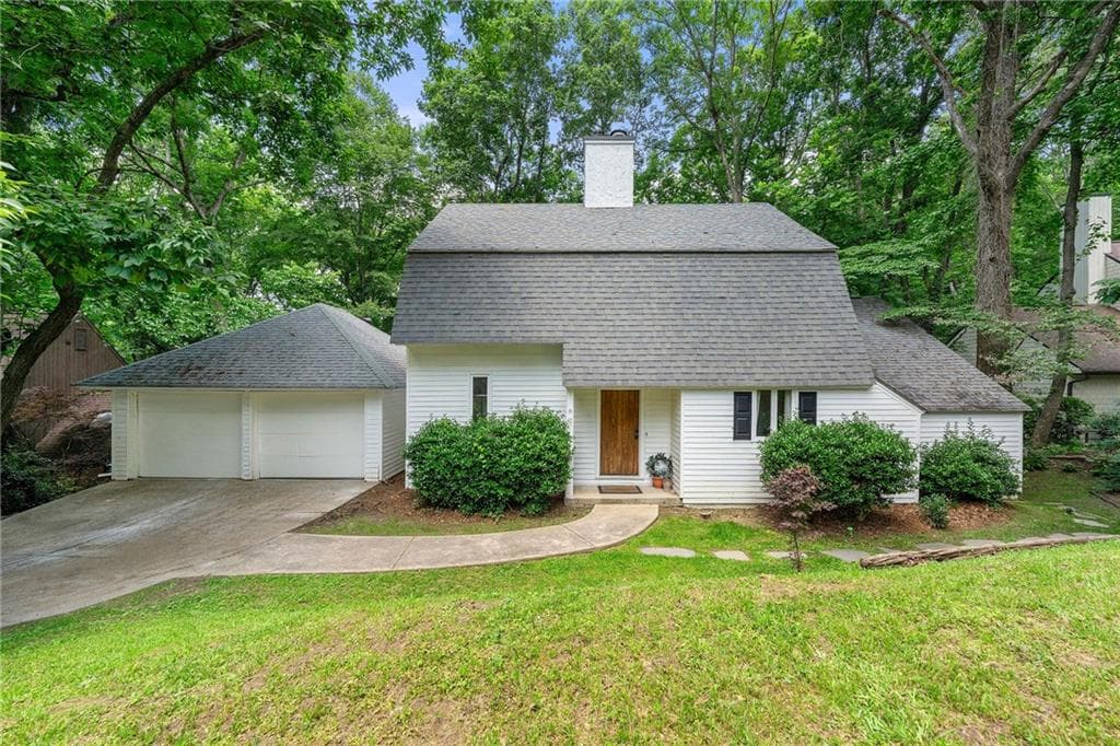 4018 Dunbarton Way, Roswell, GA 30075 — most recent listing photo