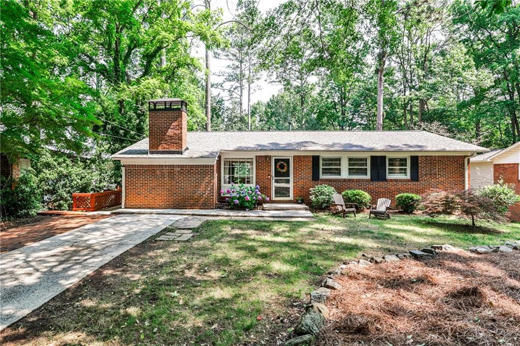 2 bedroom, 2 bathroom, 1,387 sq ft single family residence sold at 1082 Greenbriar Circle, Decatur, GA 30033
