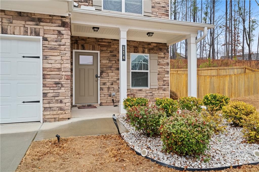 4 bedroom, 3 bathroom, 2,600 sq ft single family residence sold at 114 Green Tree Court, Dacula, GA 30019