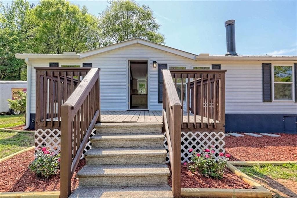 3 bedroom, 2 bathroom single family residence sold at 215 Lawrence Street, Cornelia, GA 30531