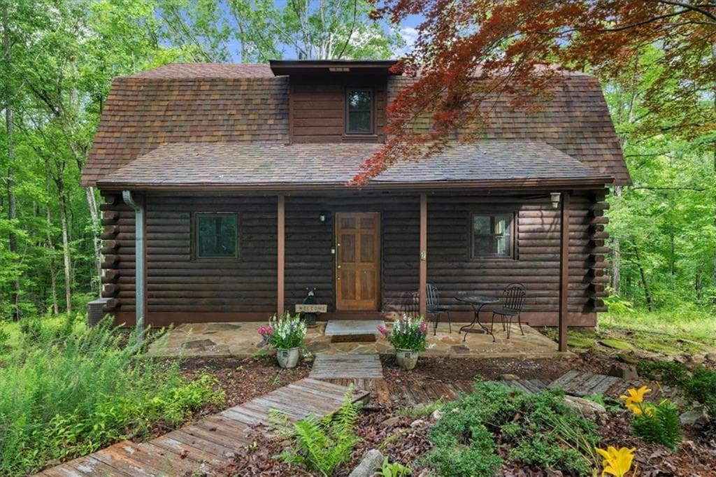 3 bedroom, 3 bathroom, 1,815 sq ft single family residence for sale at 15 Bailey Street, Whitesburg, GA 30185