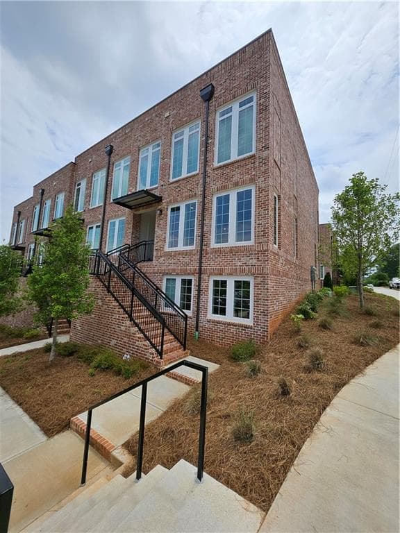 401 Burton Drive, Alpharetta, GA 30009 — most recent listing photo