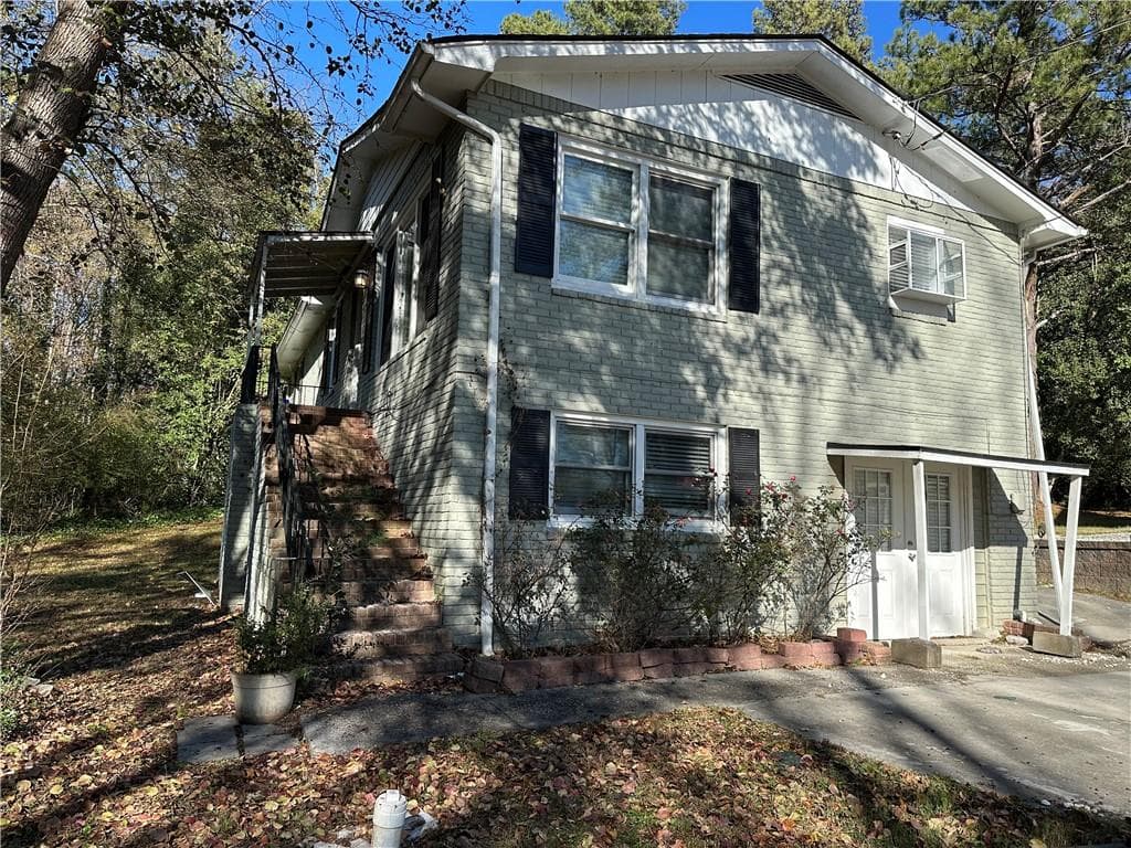5 bedroom, 3 bathroom, 2,209 sq ft single family residence for sale at 915 Lake Drive, Snellville, GA 30039