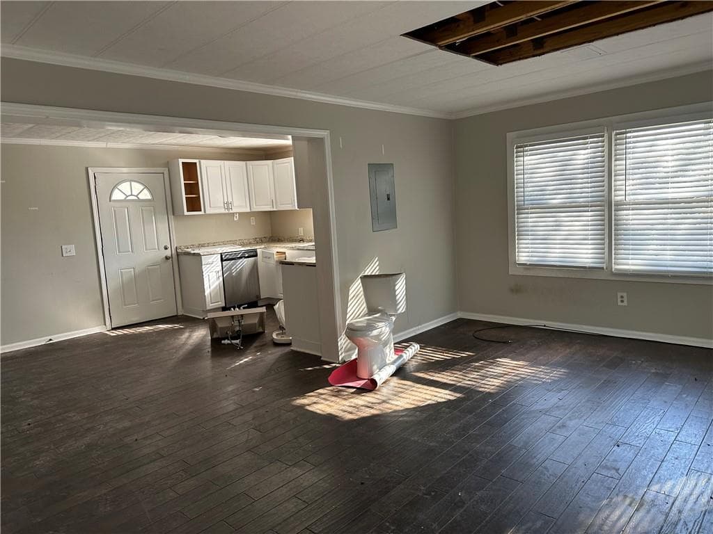 5 bedroom, 3 bathroom, 2,209 sq ft single family residence for sale at 915 Lake Drive, Snellville, GA 30039 — photo 2