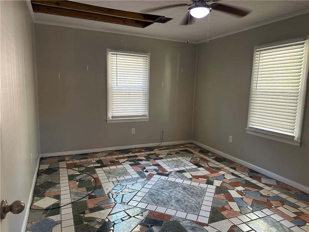 5 bedroom, 3 bathroom, 2,209 sq ft single family residence for sale at 915 Lake Drive, Snellville, GA 30039 — photo 3