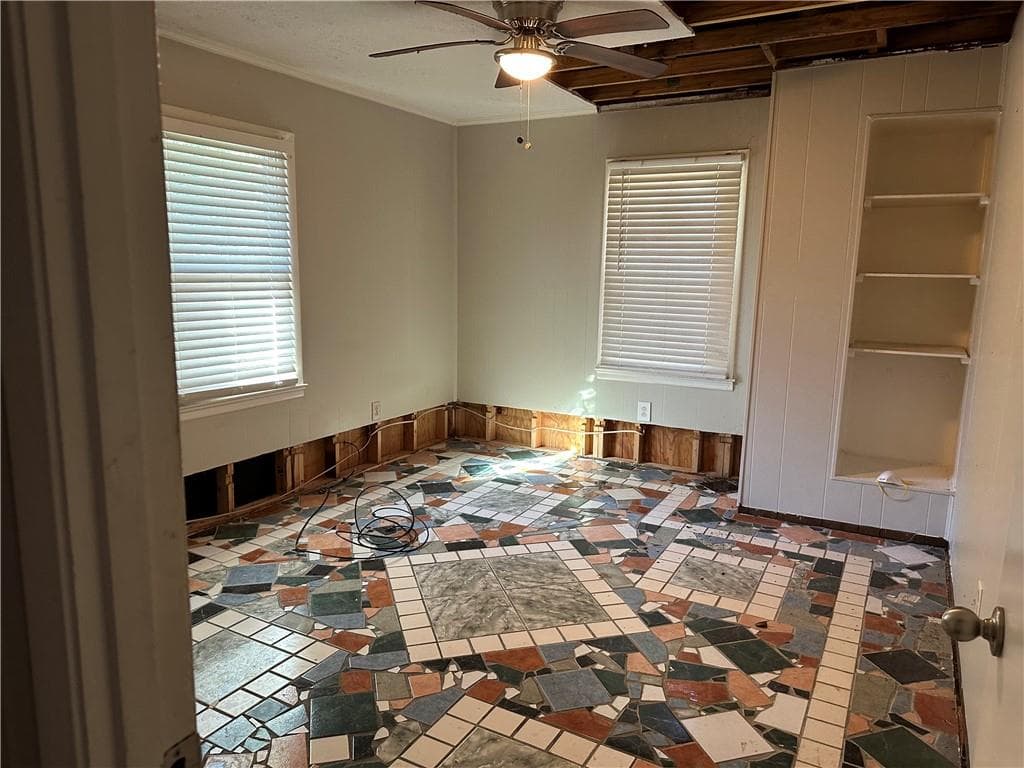 5 bedroom, 3 bathroom, 2,209 sq ft single family residence for sale at 915 Lake Drive, Snellville, GA 30039 — photo 4