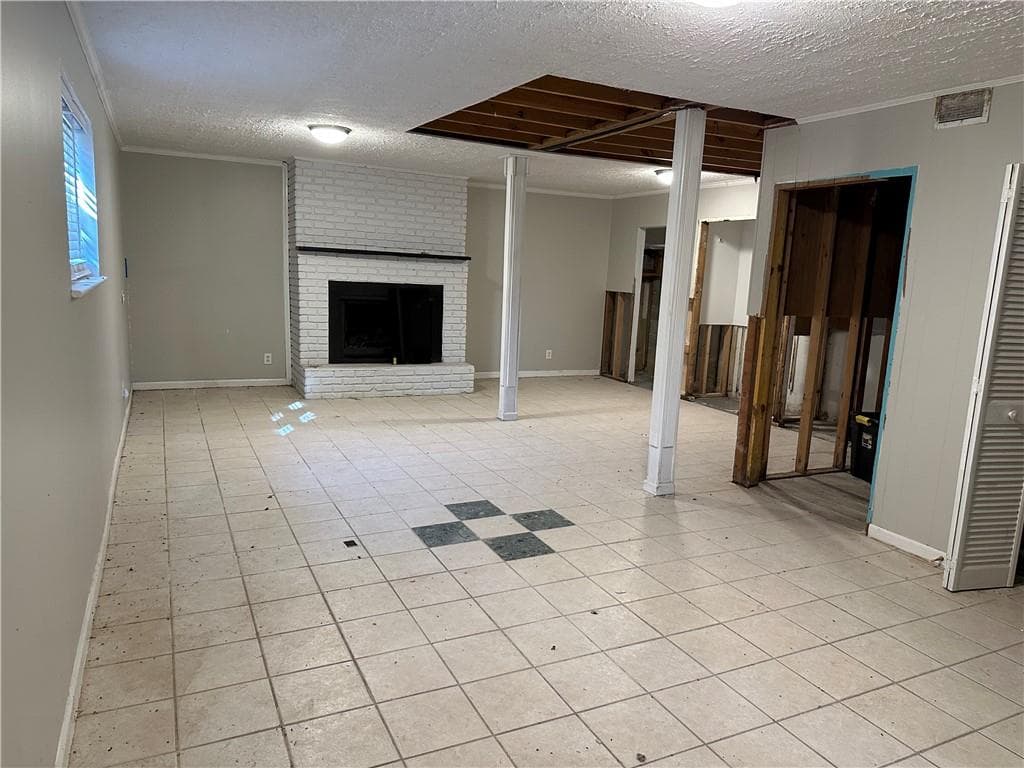 5 bedroom, 3 bathroom, 2,209 sq ft single family residence for sale at 915 Lake Drive, Snellville, GA 30039 — photo 6