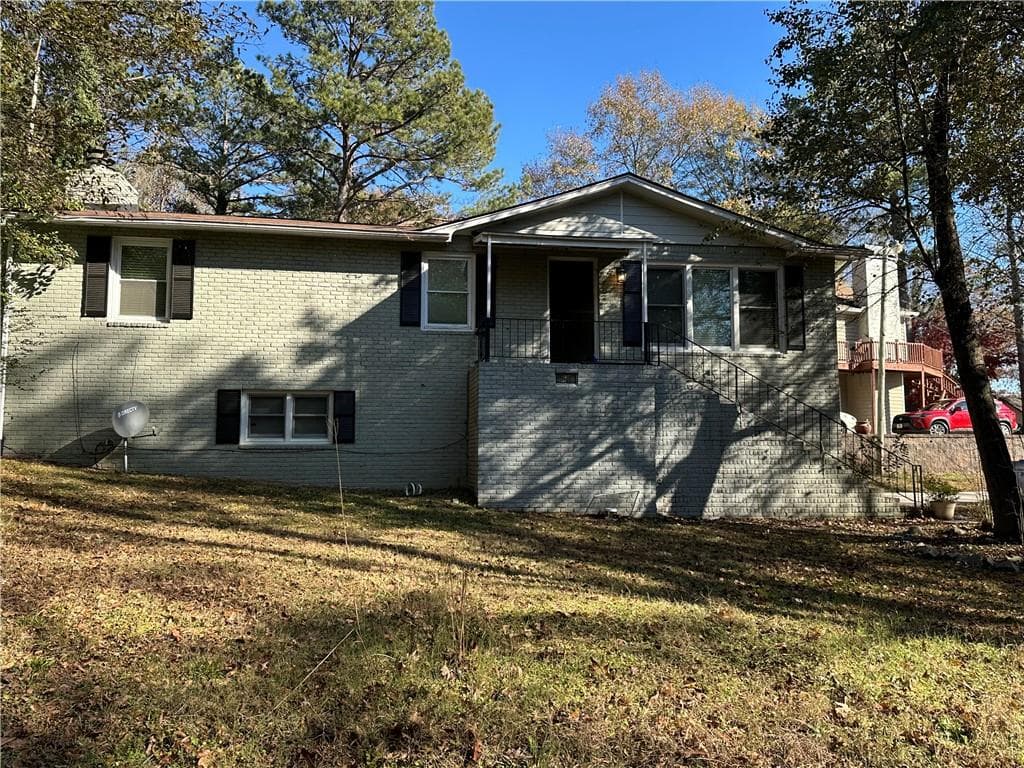5 bedroom, 3 bathroom, 2,209 sq ft single family residence for sale at 915 Lake Drive, Snellville, GA 30039 — photo 7