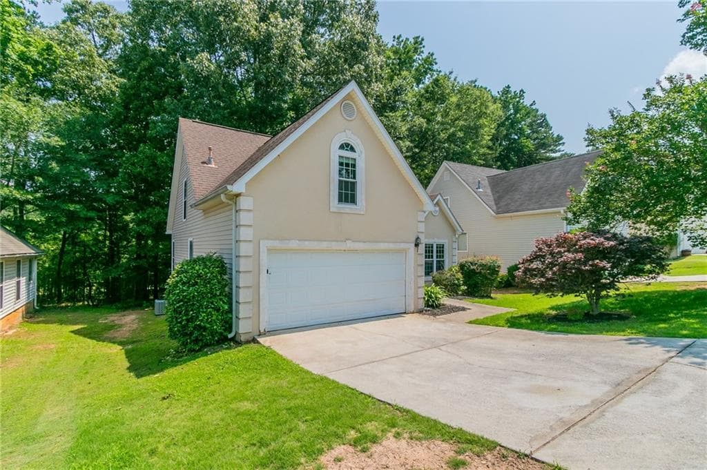 4 bedroom, 3 bathroom, 1,674 sq ft single family residence for sale at 12015 Harbour Town Parkway, Fayetteville, GA 30215 — photo 2