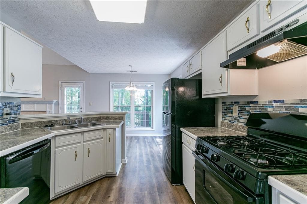 4 bedroom, 3 bathroom, 1,674 sq ft single family residence for sale at 12015 Harbour Town Parkway, Fayetteville, GA 30215 — photo 5