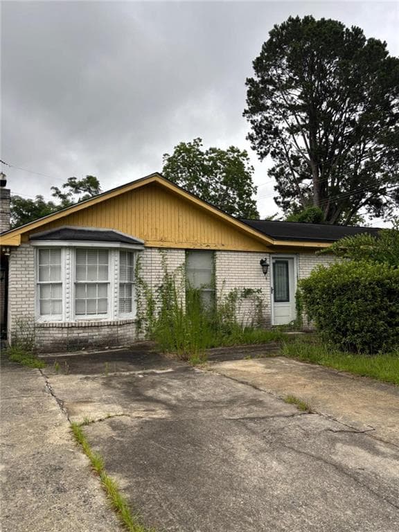 3 bedroom, 2 bathroom single family residence sold at 1626 Chevy Chase Road, Savannah, GA 31415