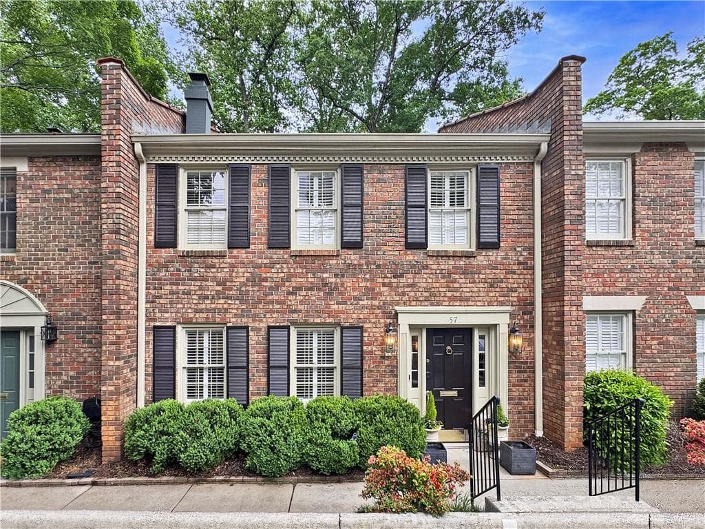 3 bedroom, 3 bathroom, 1,488 sq ft townhouse sold at 70 Old Ivy Road 57, Atlanta, GA 30342