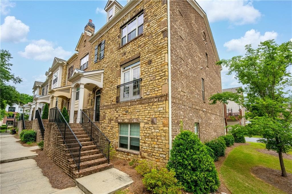 4 bedroom, 4 bathroom, 2,650 sq ft townhouse sold at 4202 Morrison Way 9, Atlanta, GA 30341