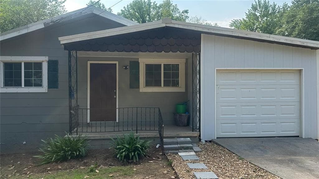 5 bedroom, 2 bathroom, 1,056 sq ft single family residence for sale at 2812 Maple Road, Rome, GA 30161