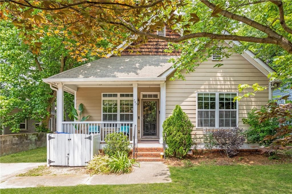 3 bedroom, 2 bathroom, 1,560 sq ft single family residence sold at 747 Dill Avenue, Atlanta, GA 30310