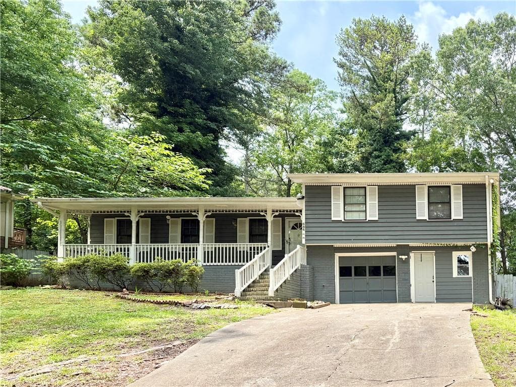 3 bedroom, 3 bathroom, 1,368 sq ft single family residence sold at 654 Continental Drive, Lawrenceville, GA 30044