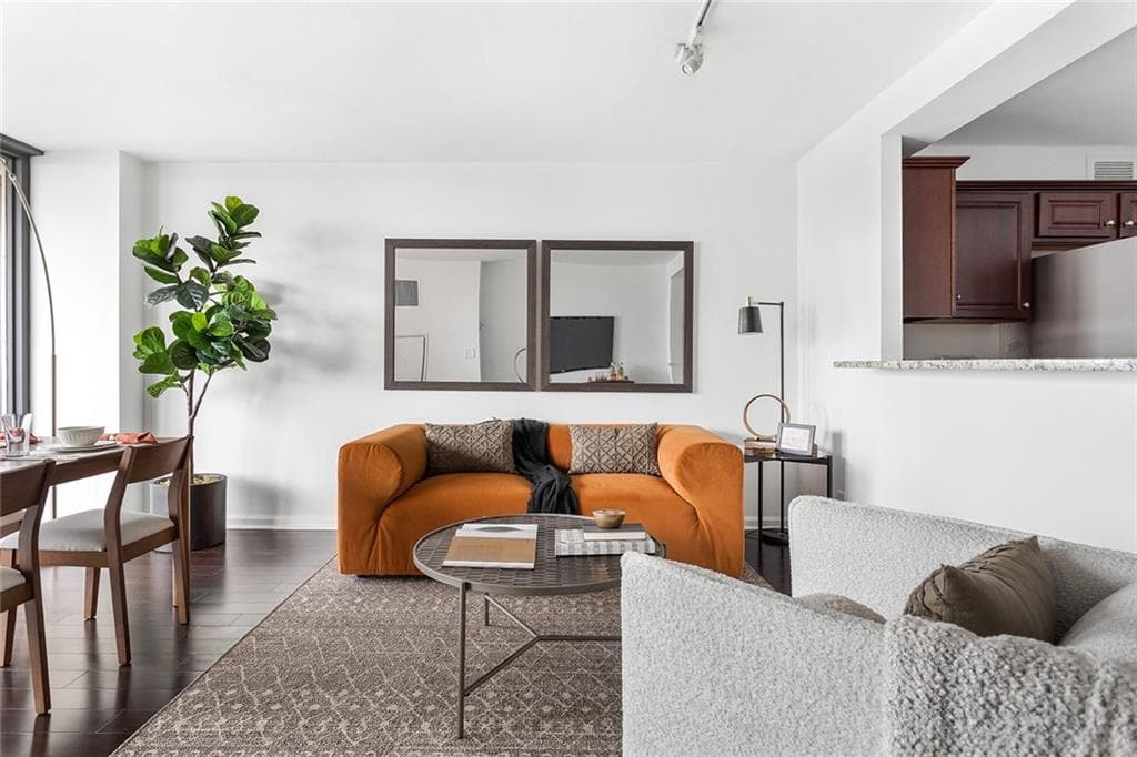 2 bedroom, 1 bathroom, 992 sq ft condominium sold at 620 Peachtree Street 1206, Atlanta, GA 30308