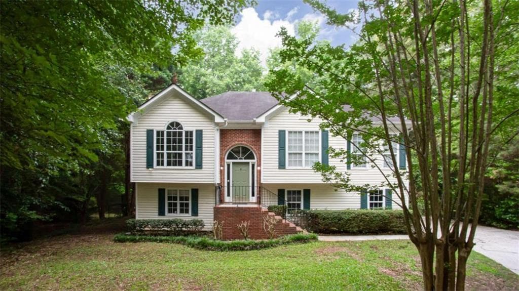 4 bedroom, 3 bathroom, 2,455 sq ft single family residence sold at 2975 Summit Lane, Monroe, GA 30655