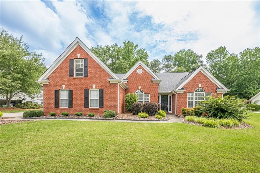 3 bedroom, 2 bathroom, 2,424 sq ft single family residence sold at 2870 Jay Oak Drive, Dacula, GA 30019