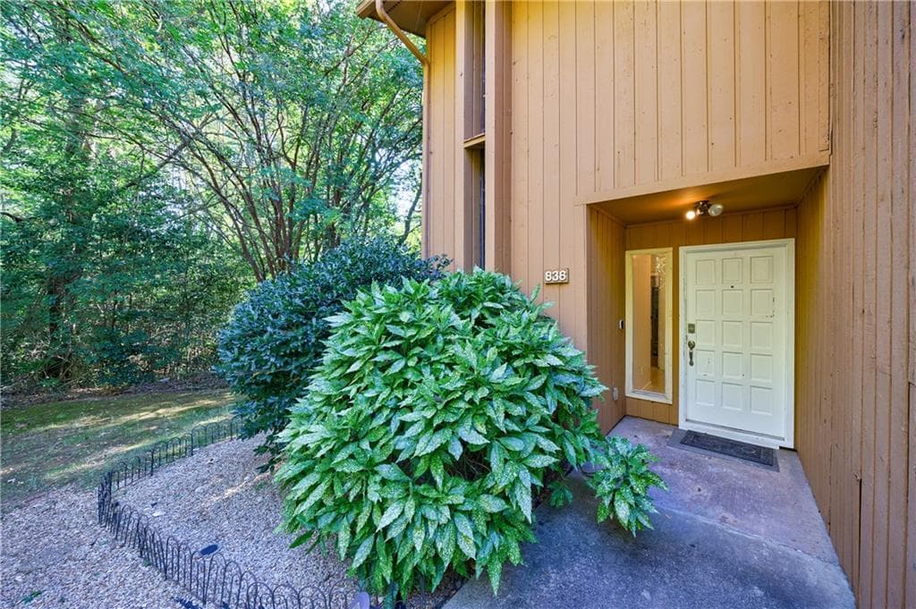 3 bedroom, 3 bathroom, 1,839 sq ft condominium sold at 838 Lake Hollow Boulevard, Marietta, GA 30064