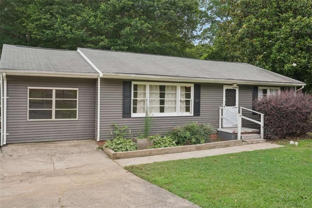 3 bedroom, 2 bathroom, 1,252 sq ft single family residence sold at 119 Glen Iris Drive, Monroe, GA 30655