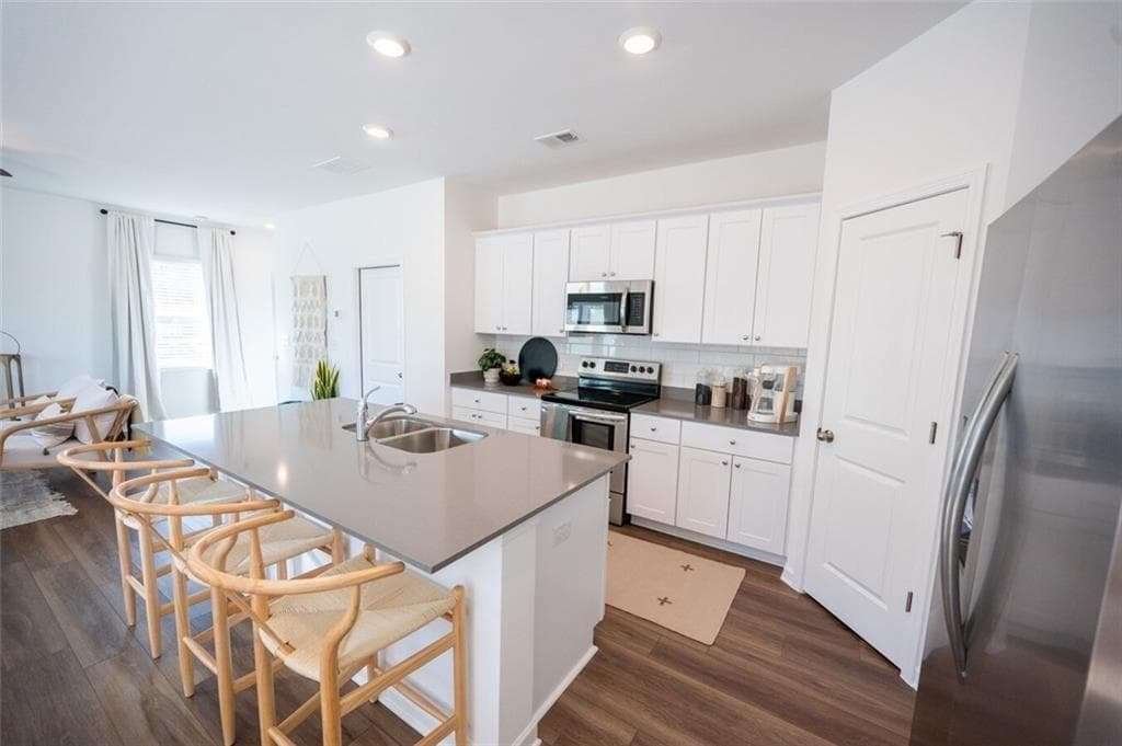 4 bedroom, 3 bathroom, 1,822 sq ft single family residence for rent at 6462 Waypoint Street Atlanta, Flowery Branch, GA 30542 for $2,585 a month — photo 8