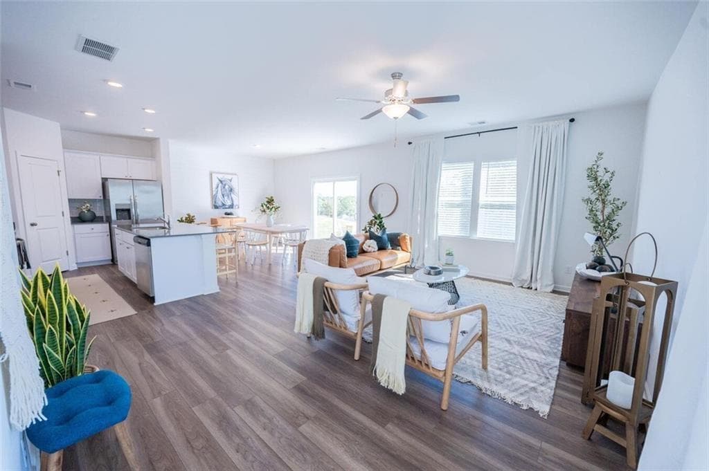 4 bedroom, 3 bathroom, 1,822 sq ft single family residence for rent at 6462 Waypoint Street Atlanta, Flowery Branch, GA 30542 for $2,585 a month — photo 10