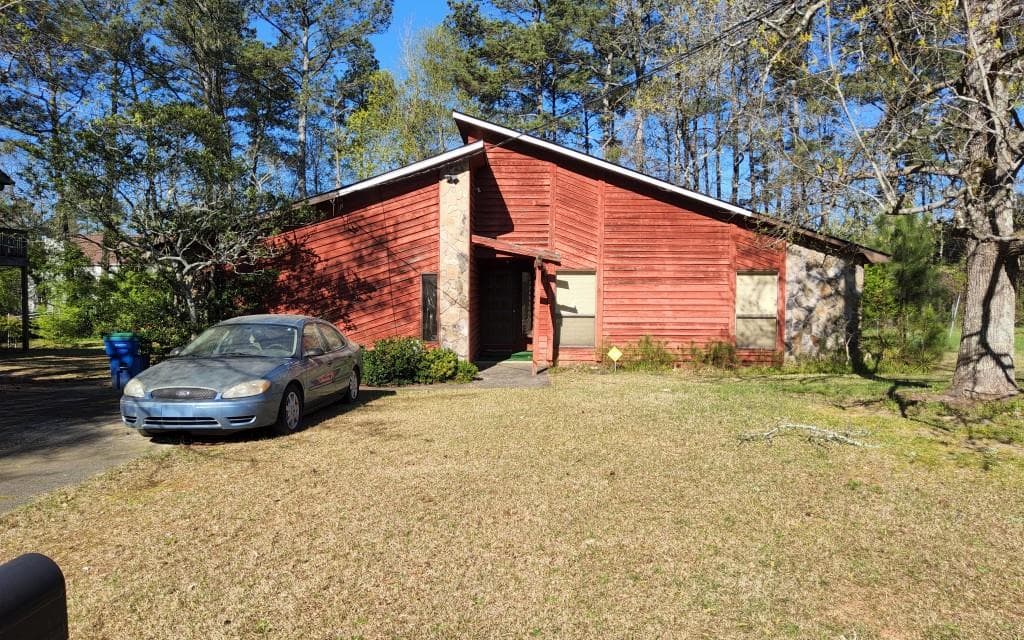 3 bedroom, 2 bathroom, 1,975 sq ft single family residence sold at 6255 Mozart Drive, Riverdale, GA 30296