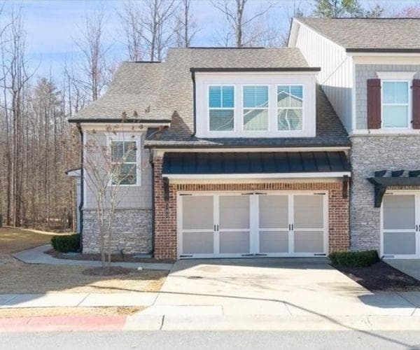 3 bedroom, 4 bathroom, 2,706 sq ft townhouse sold at 185 Bellehaven Drive, Woodstock, GA 30188