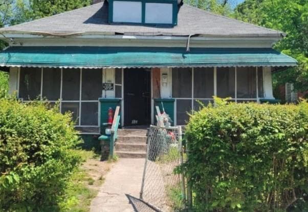 3 bedroom, 1 bathroom, 1,395 sq ft single family residence sold at 901 Mayson Turner Road, Atlanta, GA 30314