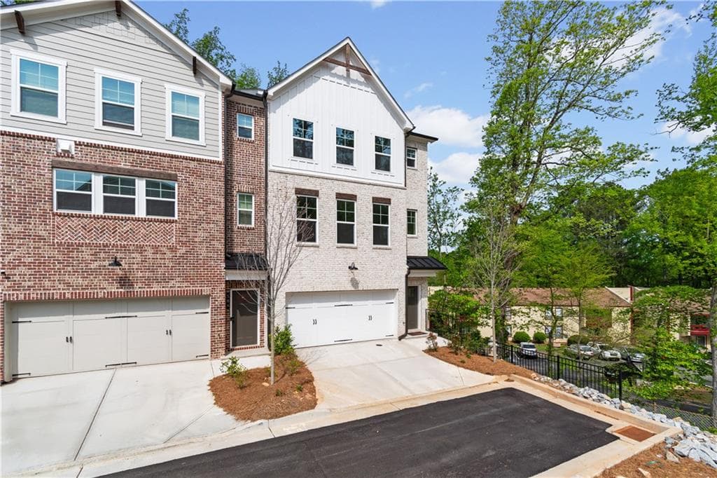 586 Avondale Park Circle, Decatur, GA 30032 — most recent listing photo