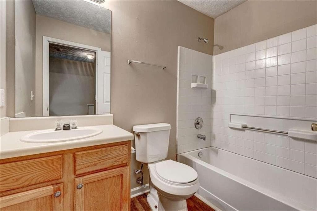 3 bedroom, 3 bathroom, 1,339 sq ft townhouse for sale at 2289 Strathmoor Manor Drive, Lithonia, GA 30058 — photo 2