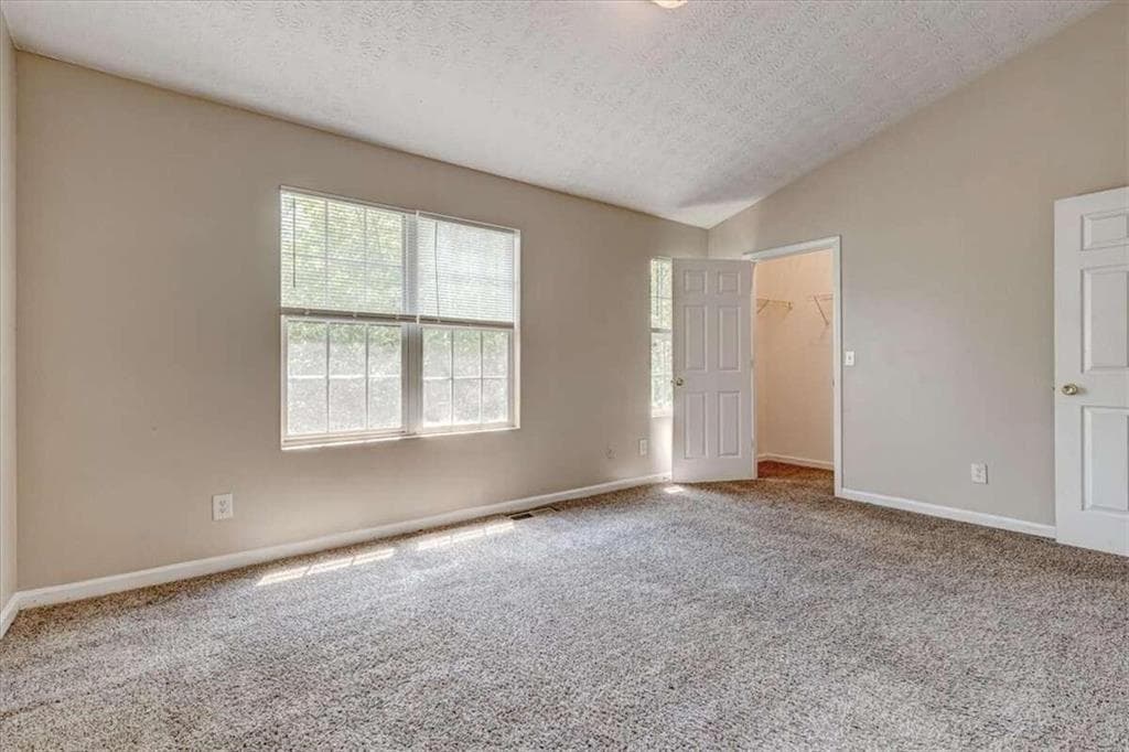 3 bedroom, 3 bathroom, 1,339 sq ft townhouse for sale at 2289 Strathmoor Manor Drive, Lithonia, GA 30058 — photo 6