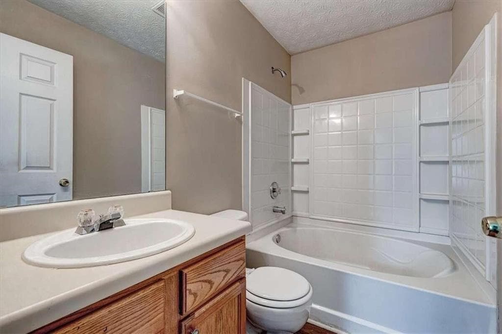3 bedroom, 3 bathroom, 1,339 sq ft townhouse for sale at 2289 Strathmoor Manor Drive, Lithonia, GA 30058 — photo 7