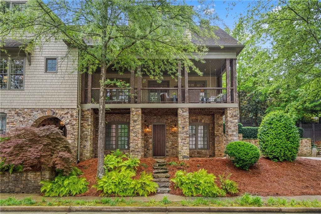 5 bedroom, 5 bathroom, 3,782 sq ft single family residence sold at 3075 Woodvale Court, Alpharetta, GA 30022