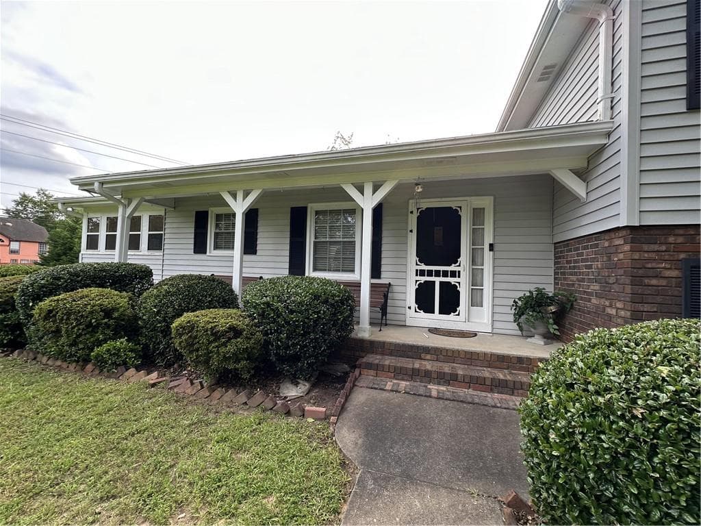 1610 Sprayberry Drive, Marietta, GA 30066 — most recent listing photo
