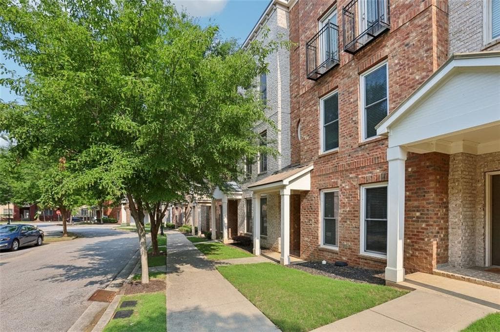 3 bedroom, 4 bathroom, 1,716 sq ft townhouse sold at 761 LIBERTY COMMONS Drive, Atlanta, GA 30314