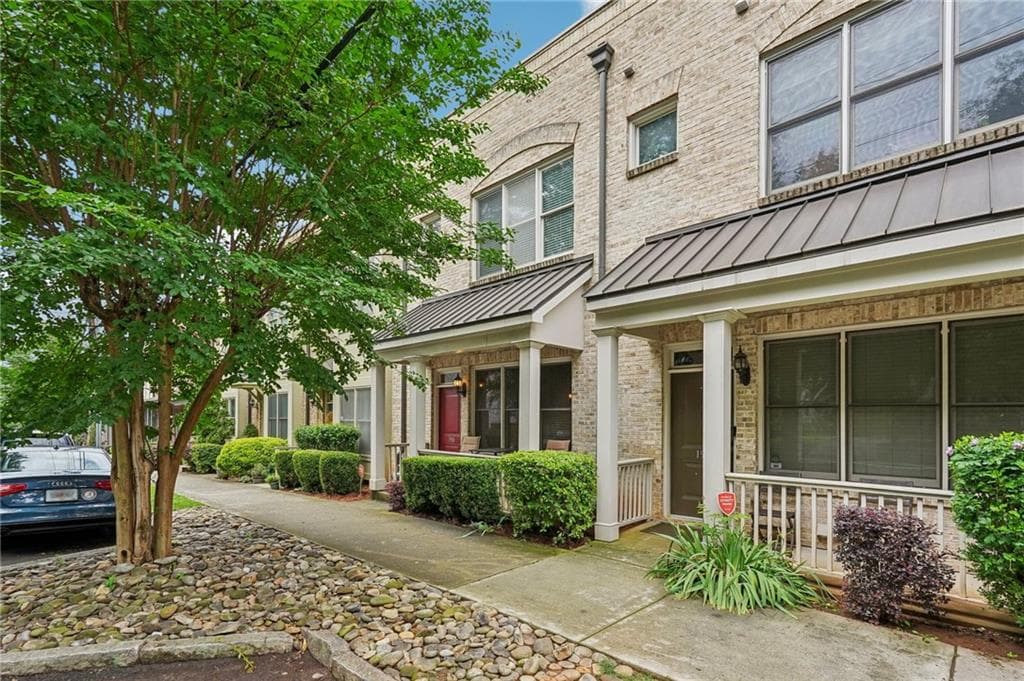 3 bedroom, 5 bathroom, 2,600 sq ft townhouse sold at 190 Marion Place, Atlanta, GA 30307