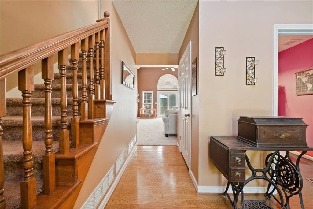 3 bedroom, 3 bathroom, 2,058 sq ft single family residence under contract at 212 WARRENTON Drive, Douglasville, GA 30134 — photo 8