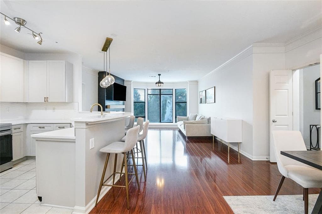 2 bedroom, 2 bathroom, 1,275 sq ft condominium sold at 400 17TH Street 2313, Atlanta, GA 30363