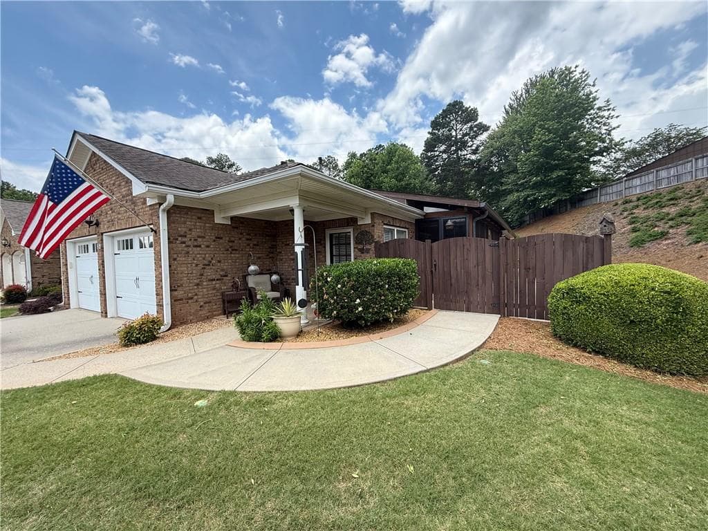 2 bedroom, 2 bathroom, 1,647 sq ft single family residence sold at 112 Countryside Court, Woodstock, GA 30189