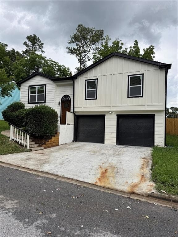 4 bedroom, 3 bathroom, 1,571 sq ft single family residence sold at 1340 Stoneleigh Way, Stone Mountain, GA 30088