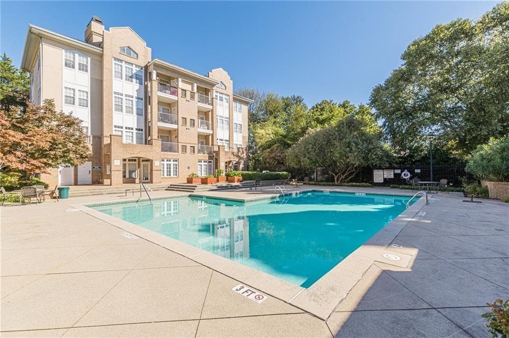 1 bedroom, 1 bathroom, 902 sq ft condominium sold at 220 Renaissance Parkway 2220, Atlanta, GA 30308