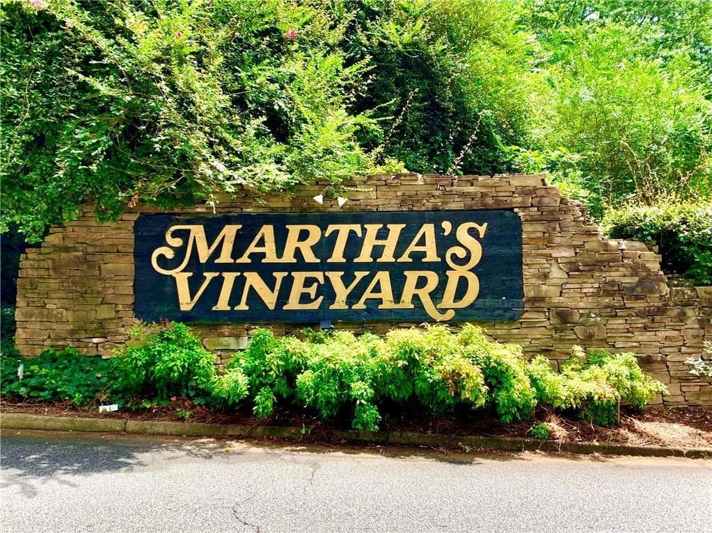 2 bedroom, 2 bathroom, 1,370 sq ft condominium sold at 2605 Vineyard Way, Smyrna, GA 30082