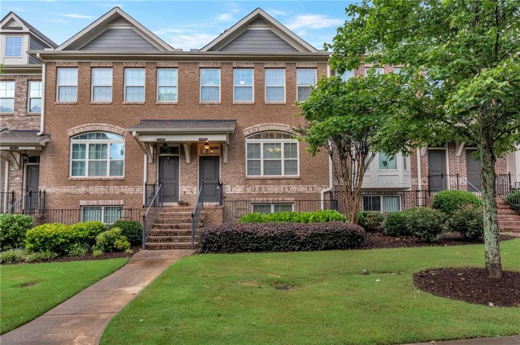 3 bedroom, 4 bathroom, 1,920 sq ft townhouse sold at 7850 Willoughby Court, Alpharetta, GA 30005