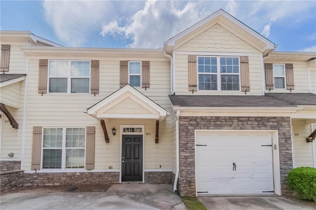 3 bedroom, 3 bathroom, 1,176 sq ft condominium for sale at 4217 High Park Lane, Atlanta, GA 30344